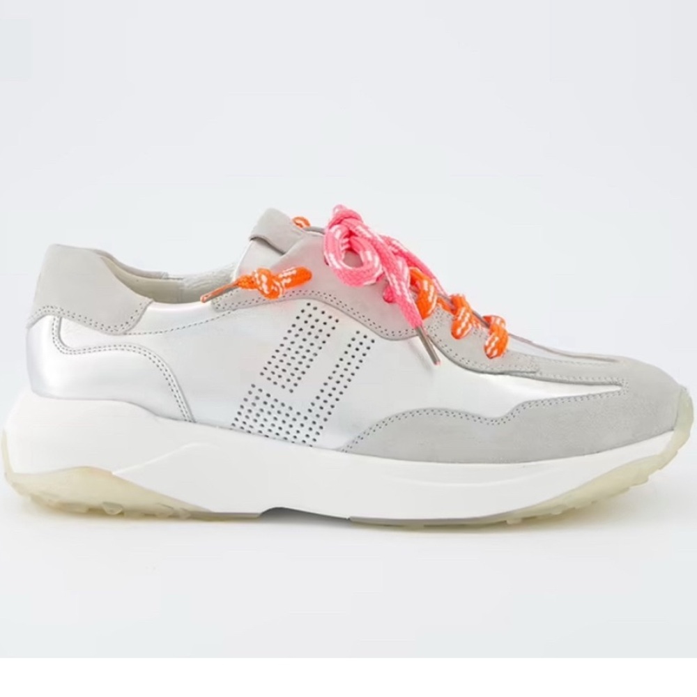 SNEAKERS. LEATHER SNEAKER. US SIZES. NEVER WORN, IN BOX